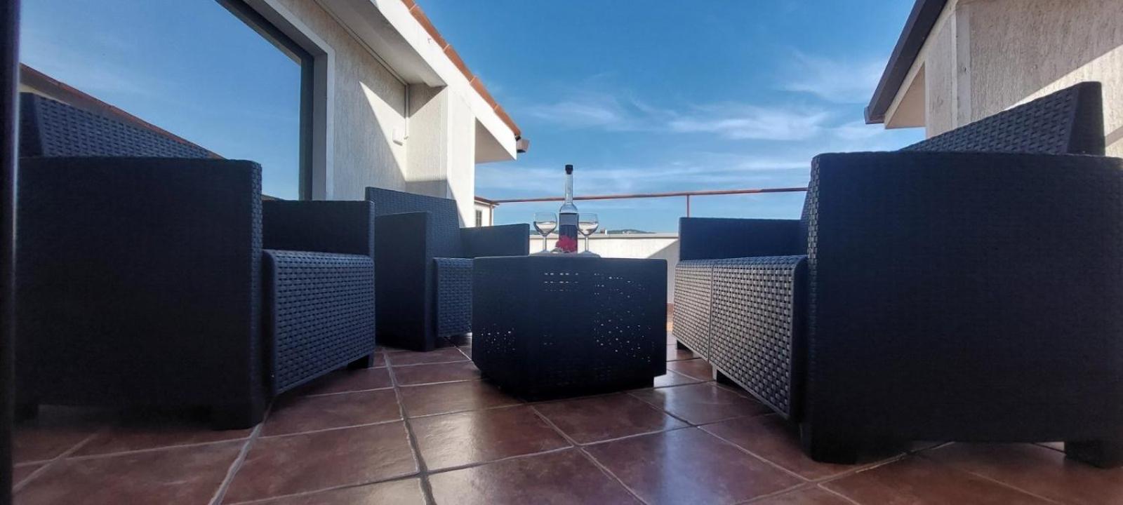 Apartma Mimi Dekani Bagian luar foto