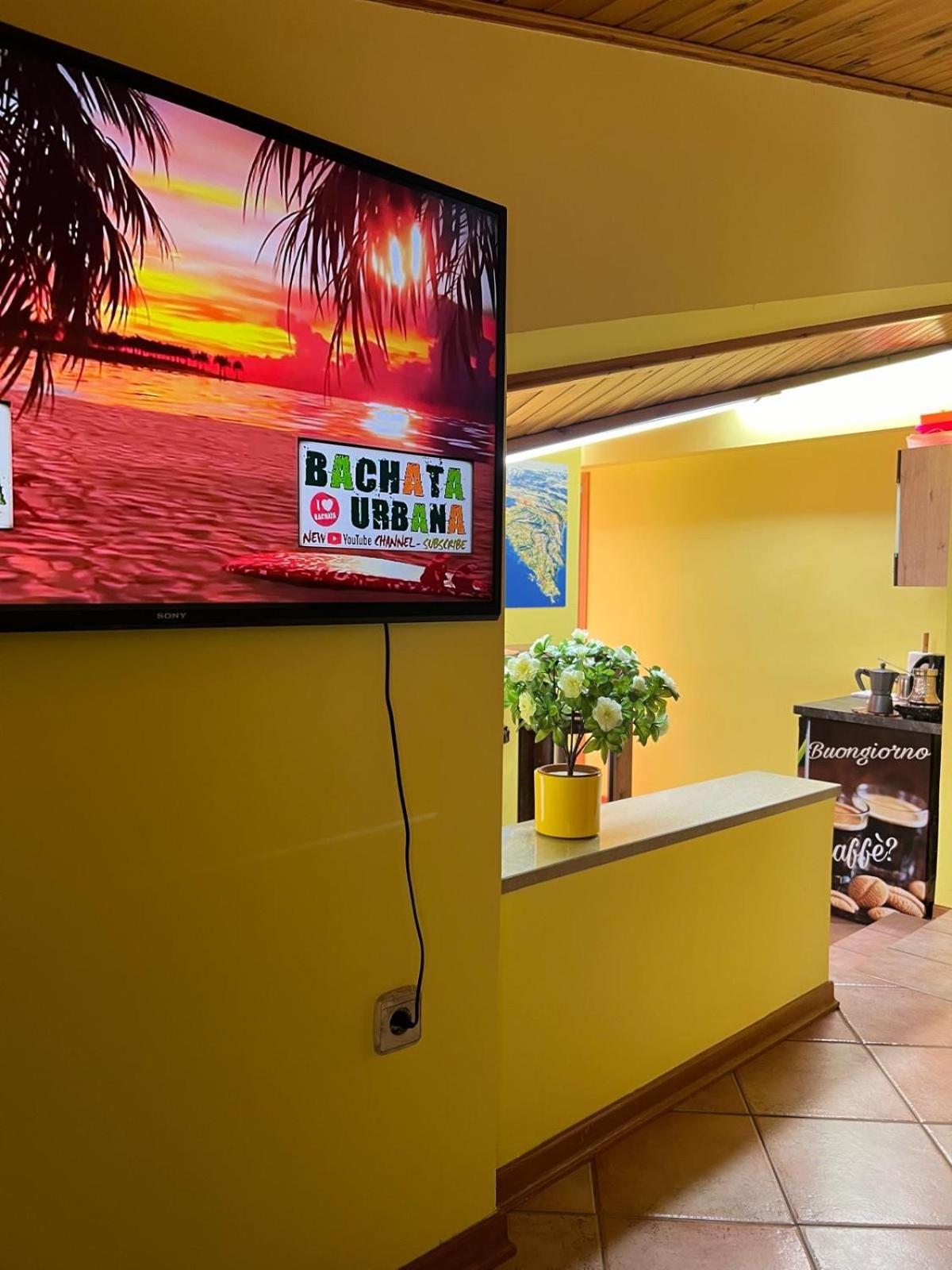 Apartma Mimi Dekani Bagian luar foto